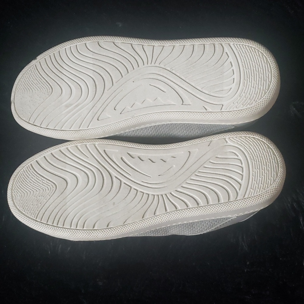 Shoe ๐ - Picture 2 of 2